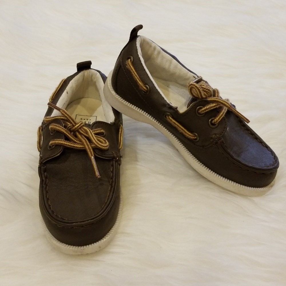 🤹‍♂️Gap🤹‍♂️ Boy boat shoes sz 9